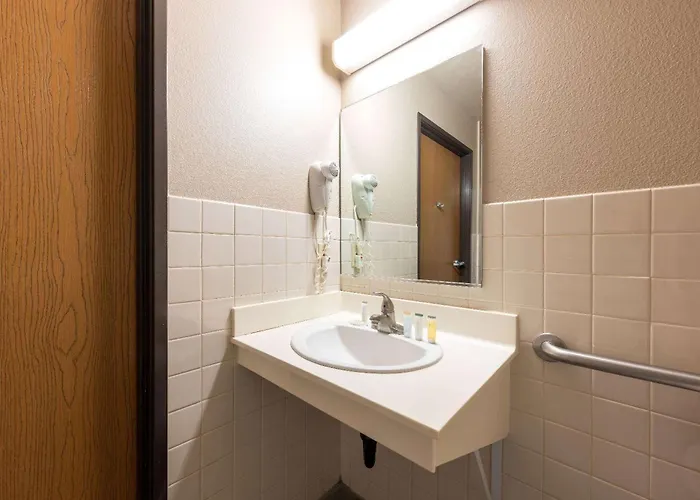Super 8 By Wyndham Az Hotel