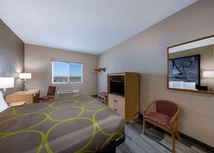 Super 8 By Wyndham Az Hotel