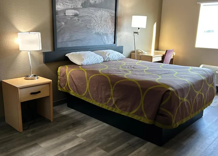 Super 8 By Wyndham Az Hotel